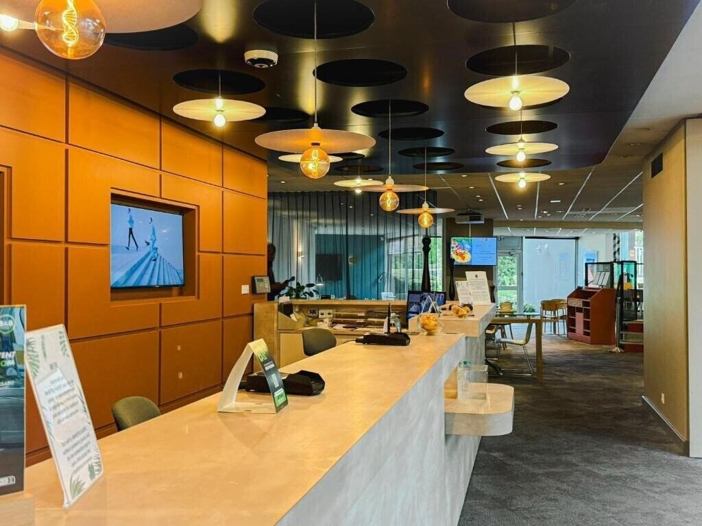 Картинка B&B Hotel Cergy Port 4*