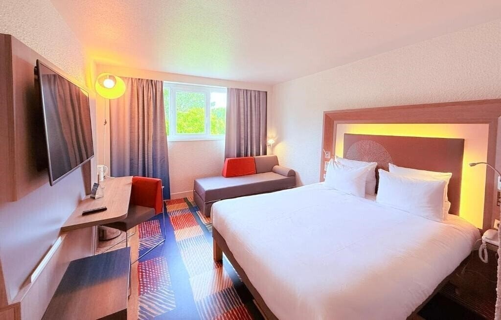 Фото B&B Hotel Cergy Port 4*