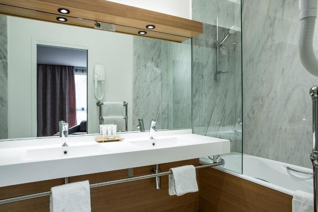 Фотография Hotel Forest Hill Paris Meudon Velizy 4*