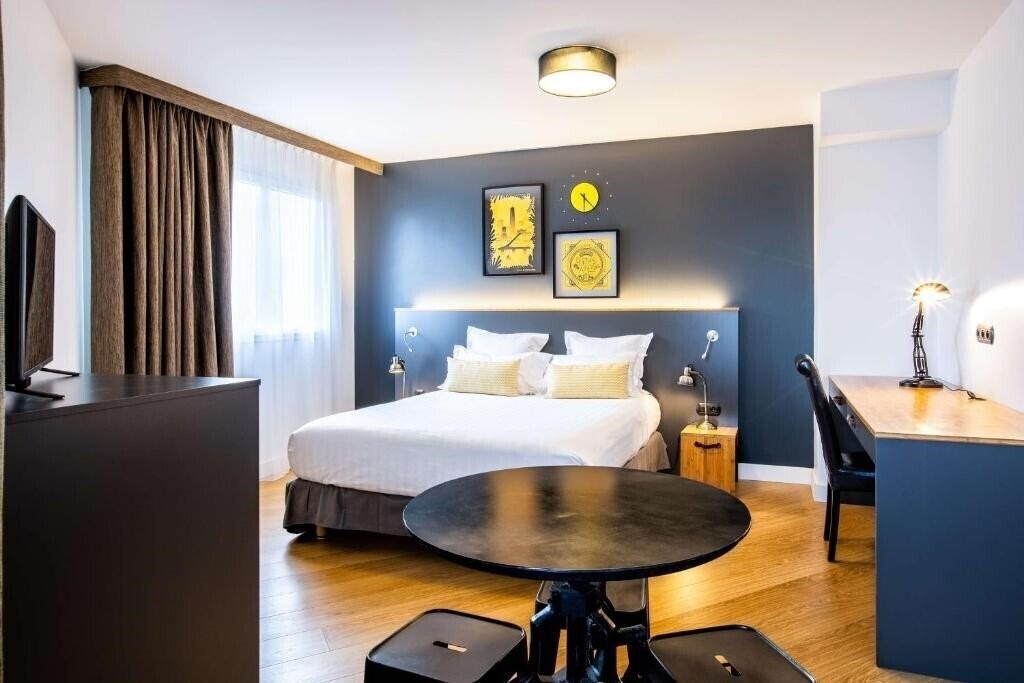 Отель Best Western Plus Hotel Suitcase Paris La Defense 4*