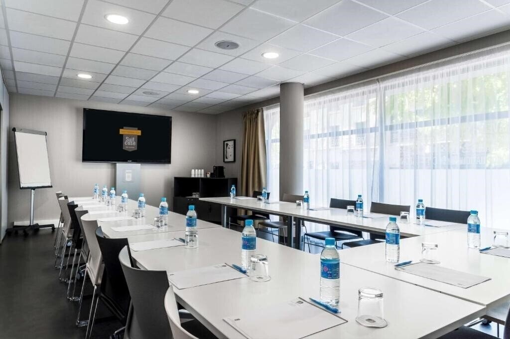 Изображение Best Western Plus Hotel Suitcase Paris La Defense 4*