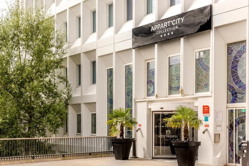 Отель Appart'City Collection Paris Velizy (ex. Appart'City Velizy) 4*