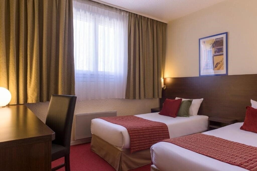 Отель Hotel The Originals Paris Sud Orly Draveil 3*