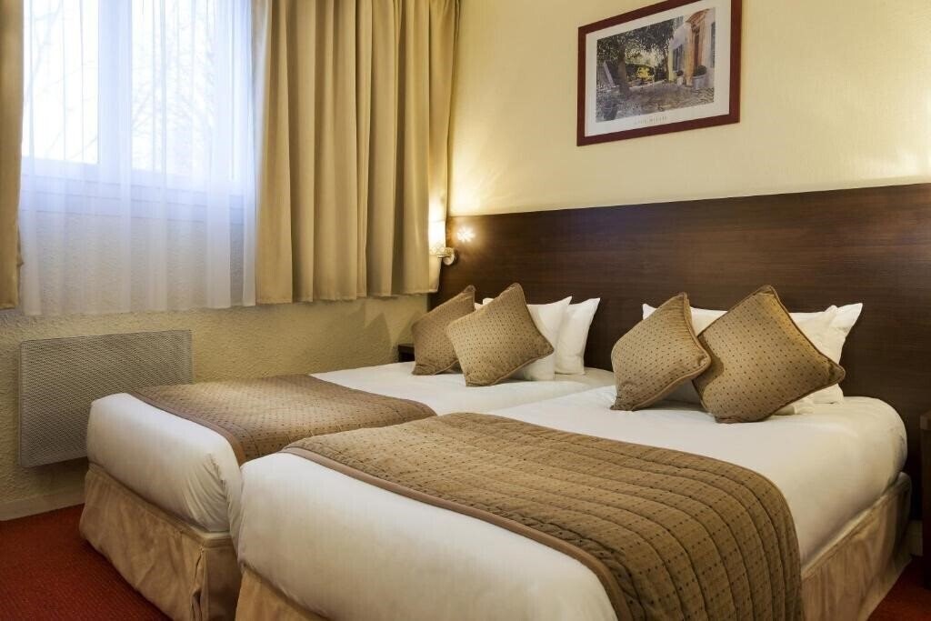 Фото Hotel The Originals Paris Sud Orly Draveil 3*