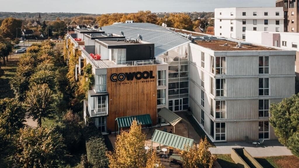 Отель Cowool Cergy 4*
