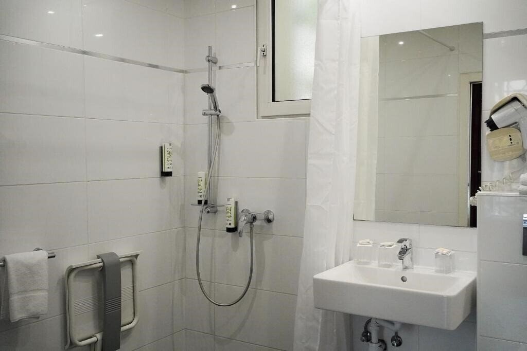 Фотография Hotel Gabriel Issy Paris 3*