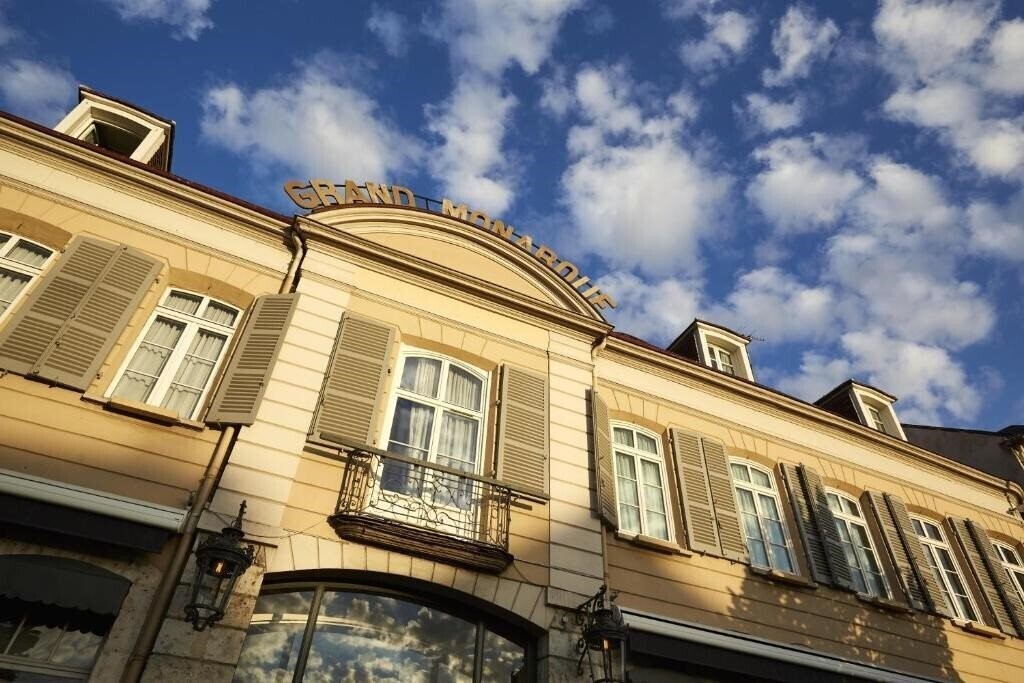 Готель Hotel & SPA Le Grand Monarque Chartres 4*