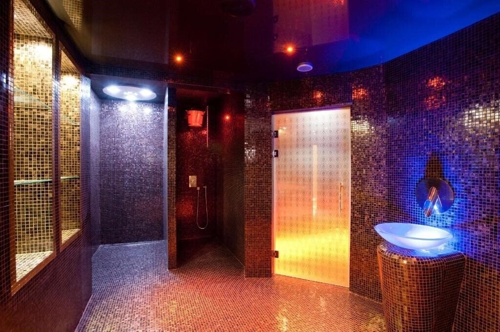 Фотографія Hotel & SPA Le Grand Monarque Chartres 4*