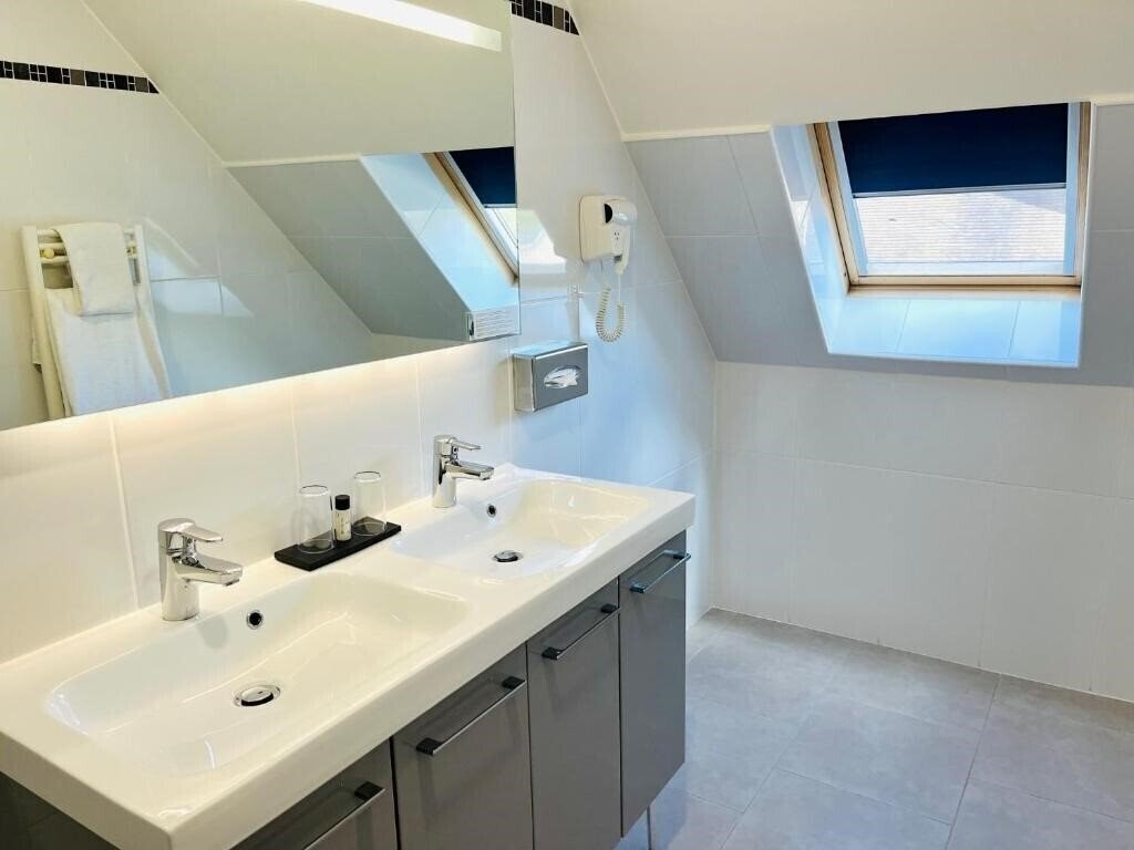 Фотографія Hotel Le Cardinal Rueil Centre 3*