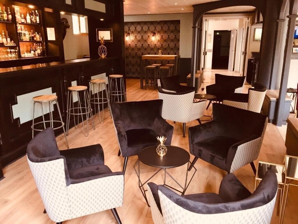 Зображення Hotel Le Cardinal Rueil Centre 3*