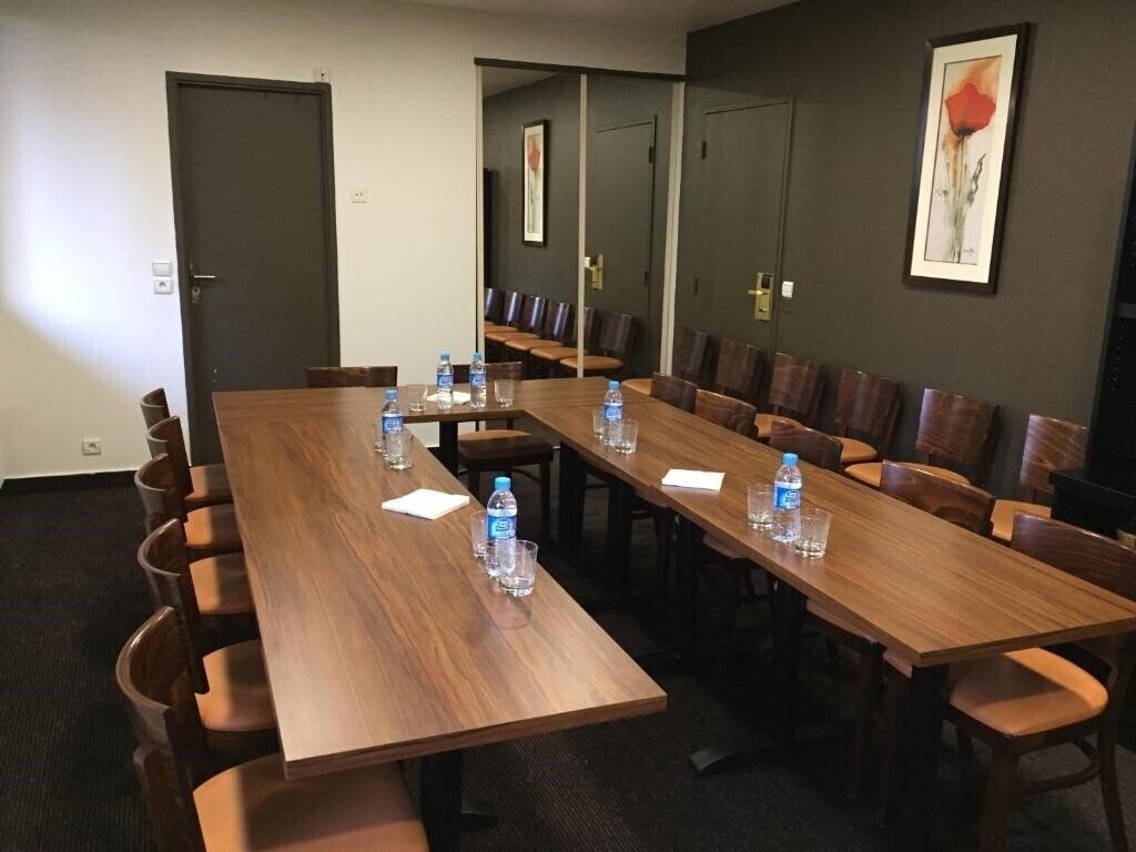 Картинка Hotel Le Cardinal Rueil Centre 3*