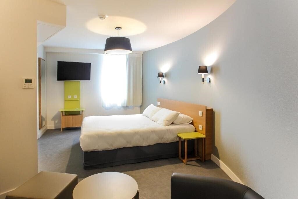 Готель Reseda Porte de Bagnolet 3*