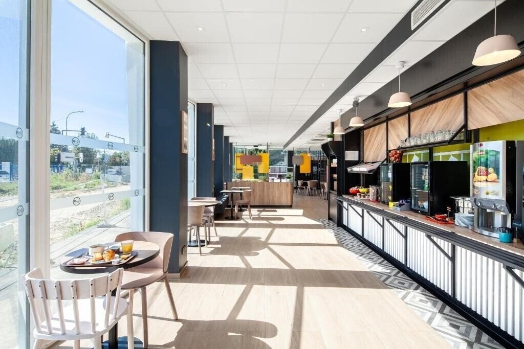 Отель B&B Hotel Massy Gare TGV 3*