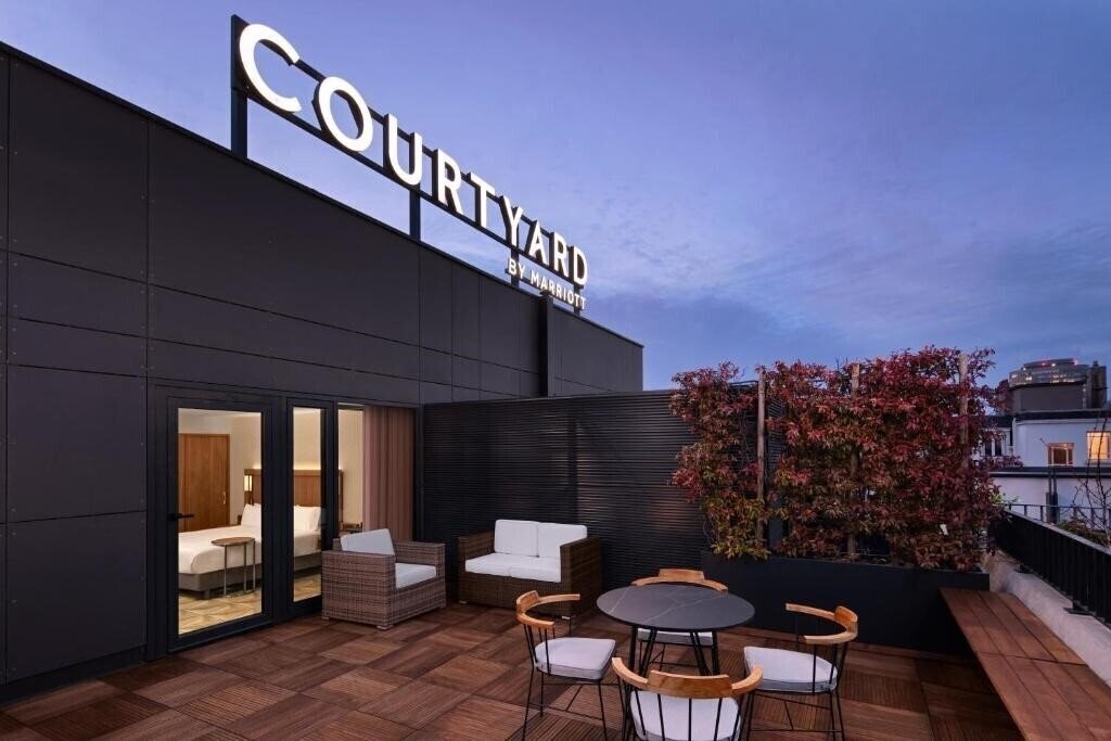 Отель Courtyard by Marriott Paris Porte de Versailles 4*