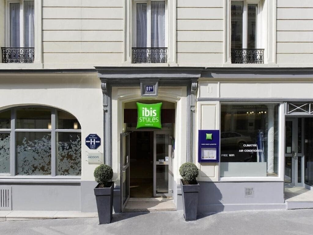 Готель Ibis Styles Paris Cadet Lafayette 3*