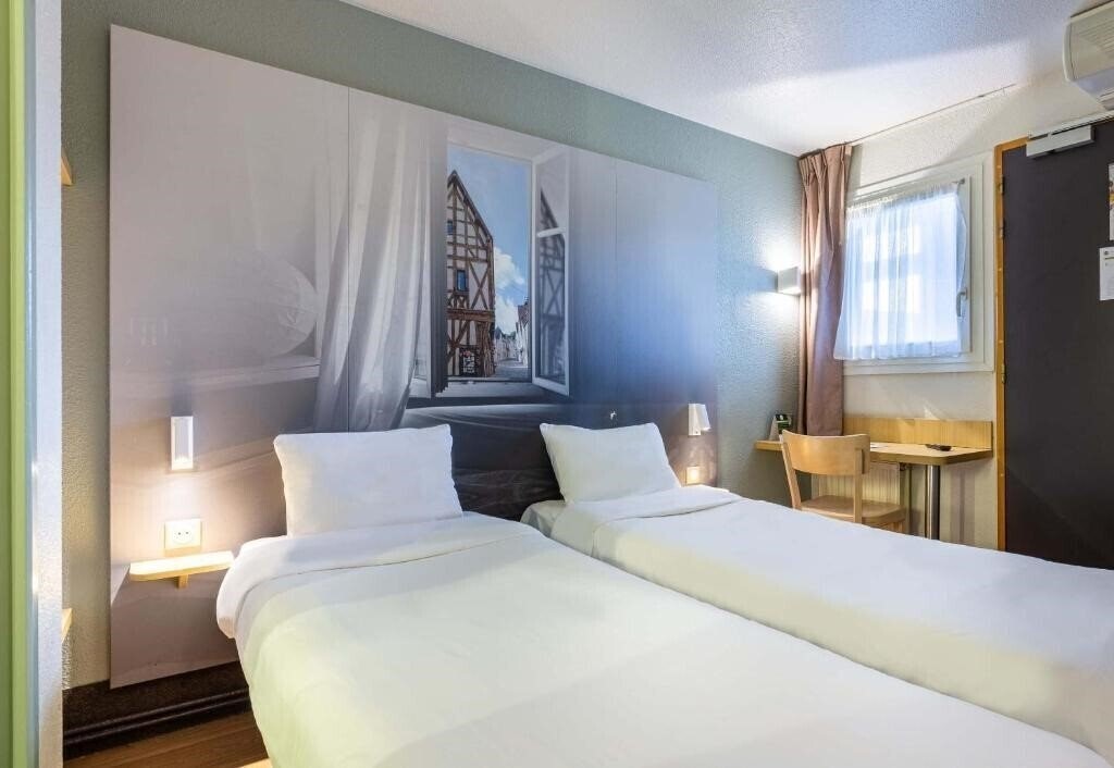 Фотографія B&B Hotel Chartres Le Forum 2*