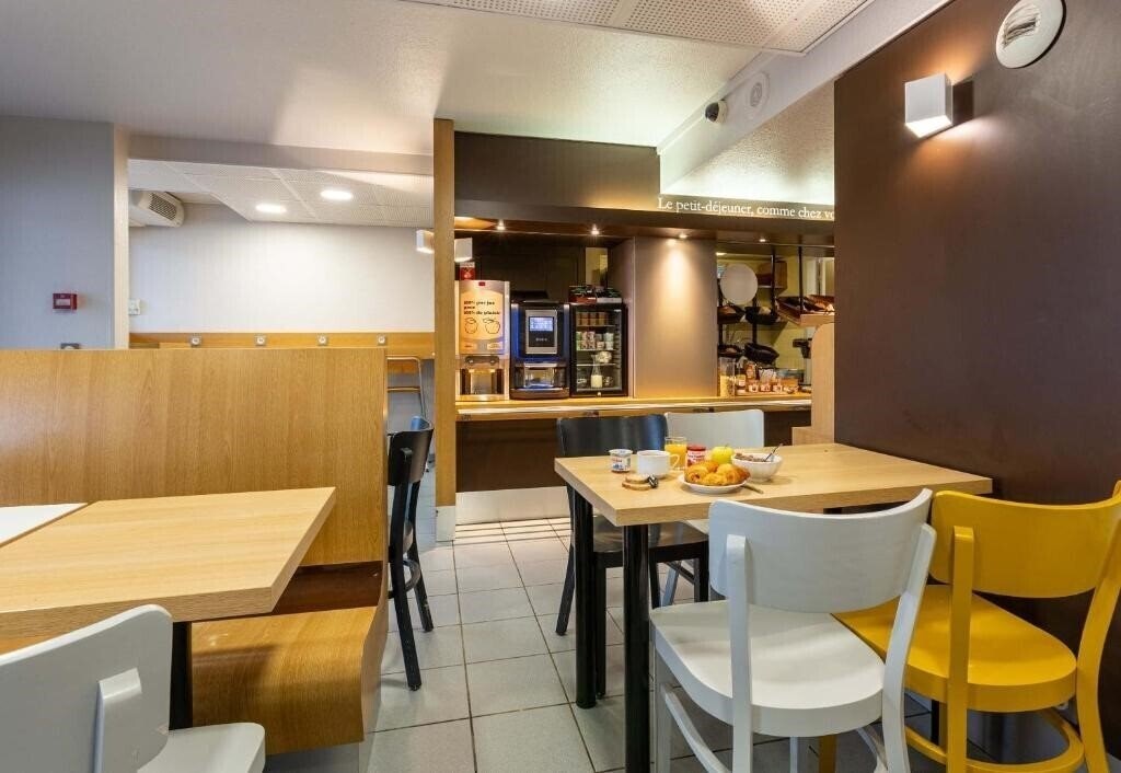 Картинка B&B Hotel Chartres Le Forum 2*