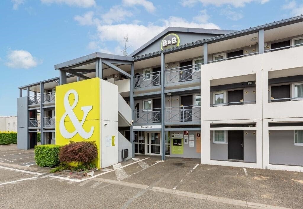 Готель B&B Hotel Chartres Le Forum 2*