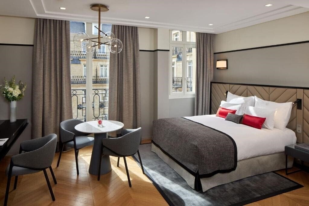 Отель Fraser Suites Le Claridge Champs-Elysees 5*
