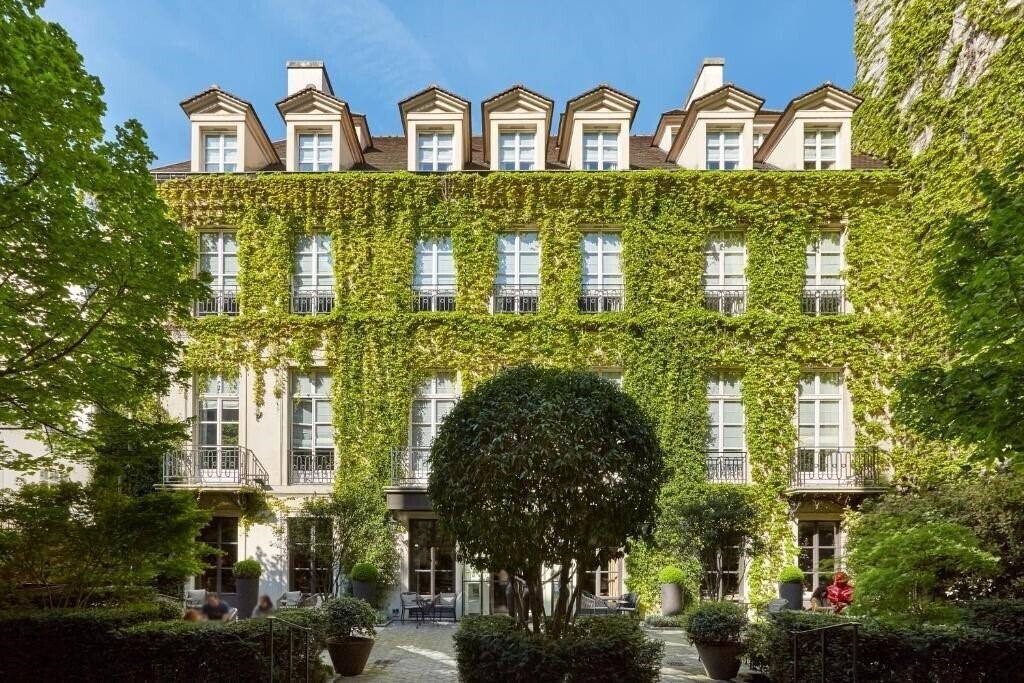 Отель Le Pavillon de La Reine 5*