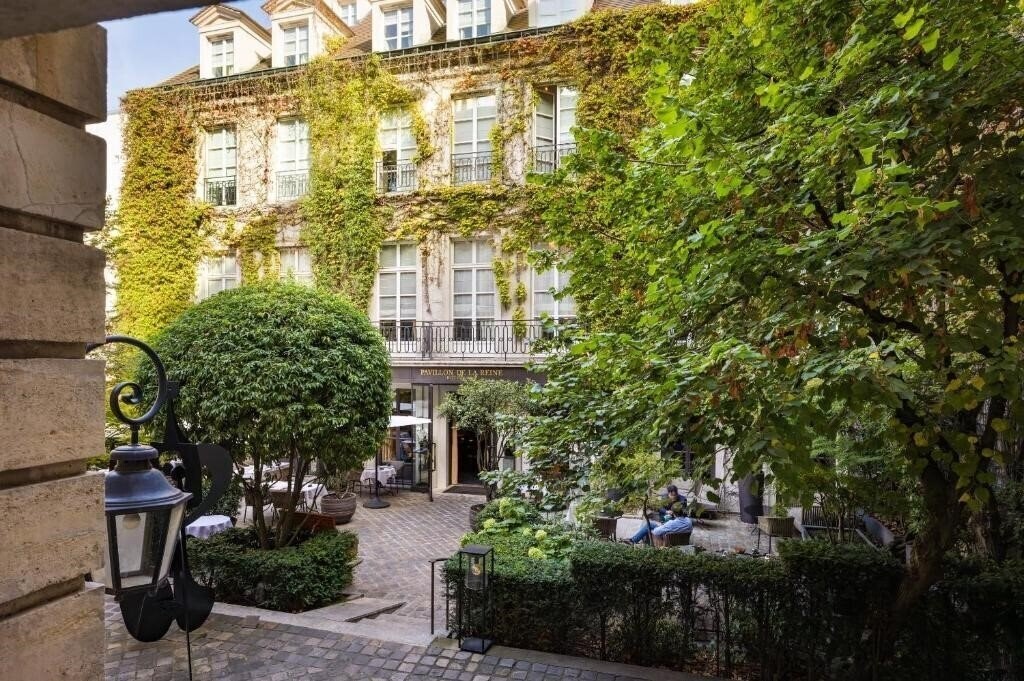Фотография Le Pavillon de La Reine 5*