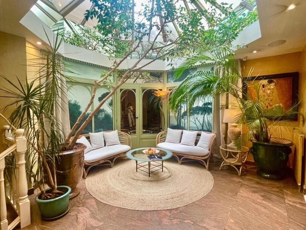 Готель Neuilly Park Hotel 3*