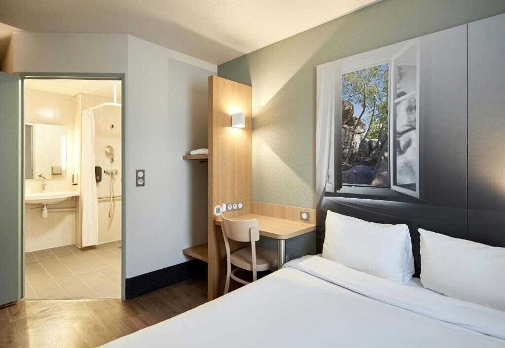 Фото B&B Hotel Maurepas 2*