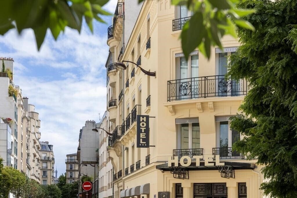 Отель Hotel Charlemagne 3*