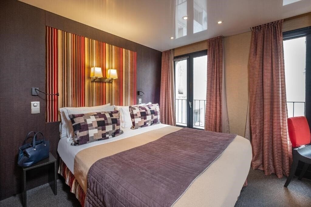 Фото The Originals Boutique, Hotel du Vieux Saule, Paris Le Marais 3*