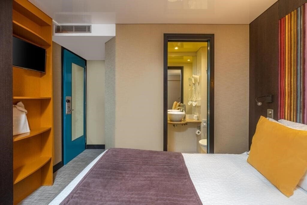 Фотографія The Originals Boutique, Hotel du Vieux Saule, Paris Le Marais 3*