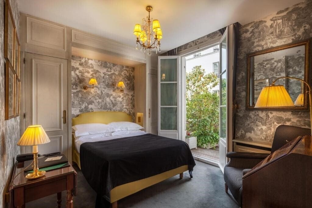 Отель Duc De Saint-Simon 4*
