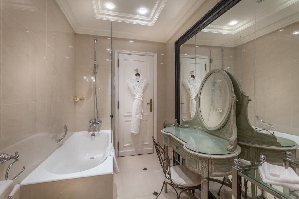 Изображение Duc De Saint-Simon 4*
