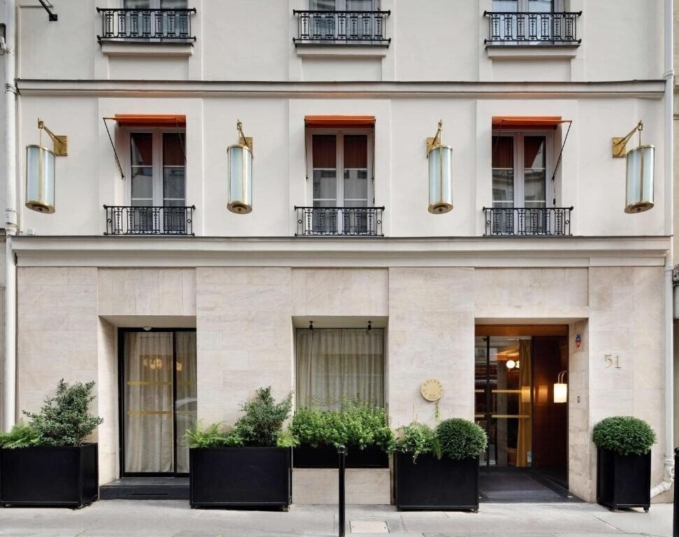 Отель Le Belgrand Hotel Paris Champs Elysees, Tapestry Collection by Hilton 4*