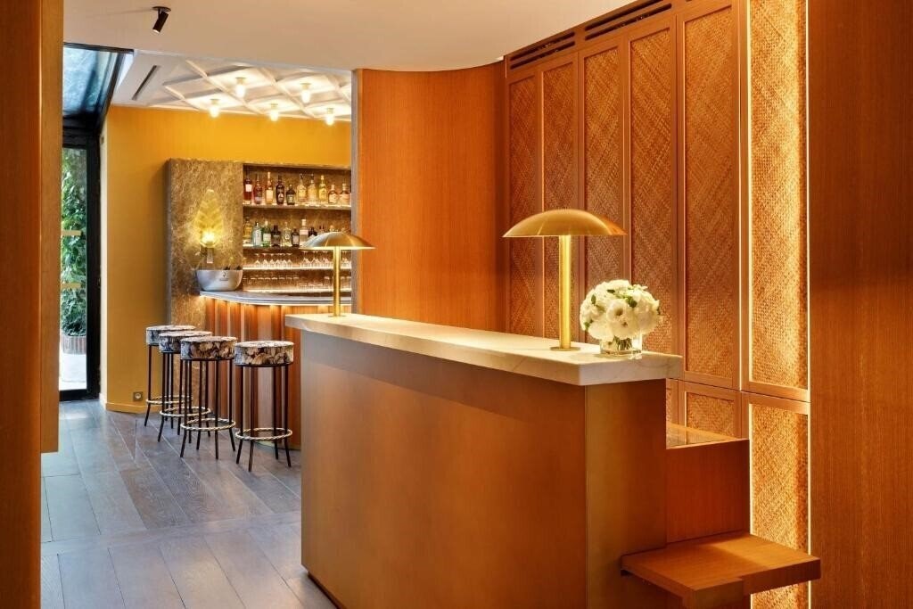 Изображение Le Belgrand Hotel Paris Champs Elysees, Tapestry Collection by Hilton 4*