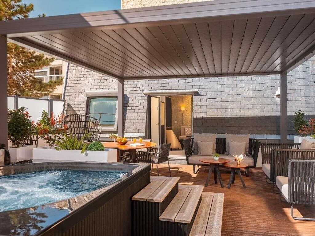 Фотографія Niepce Paris Hotel, Curio Collection by Hilton 4*