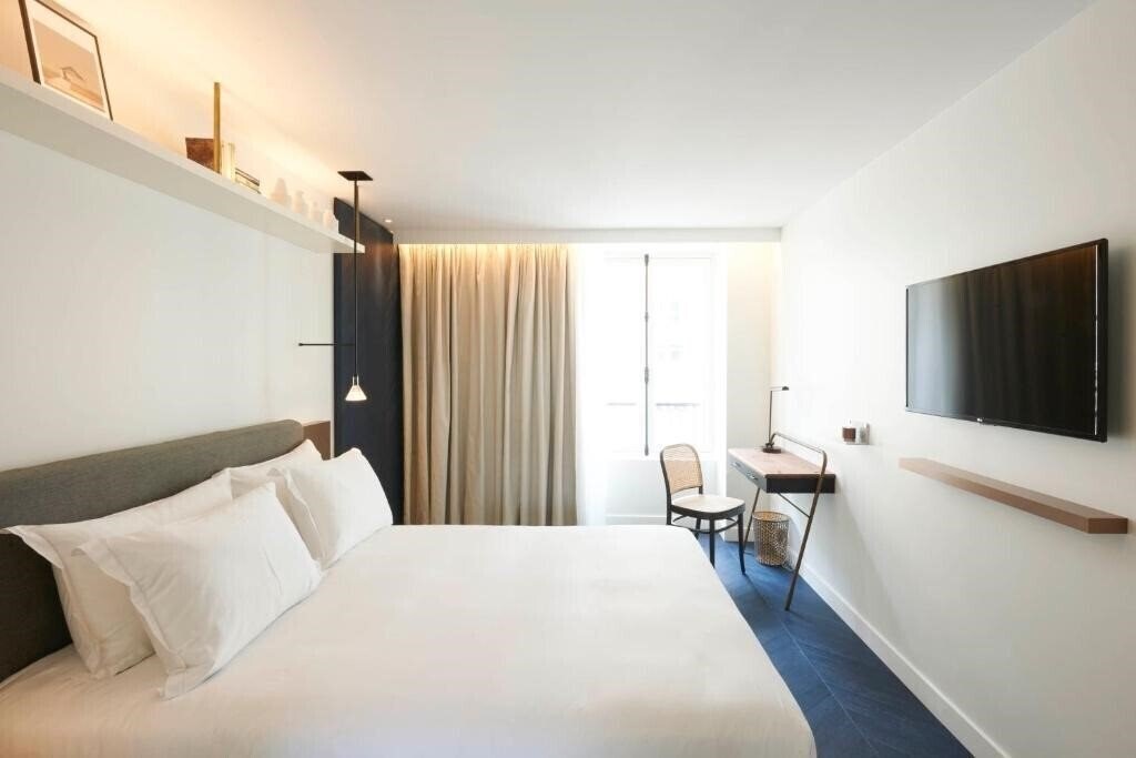 Фото Perpetual Elysee Montaigne 4*
