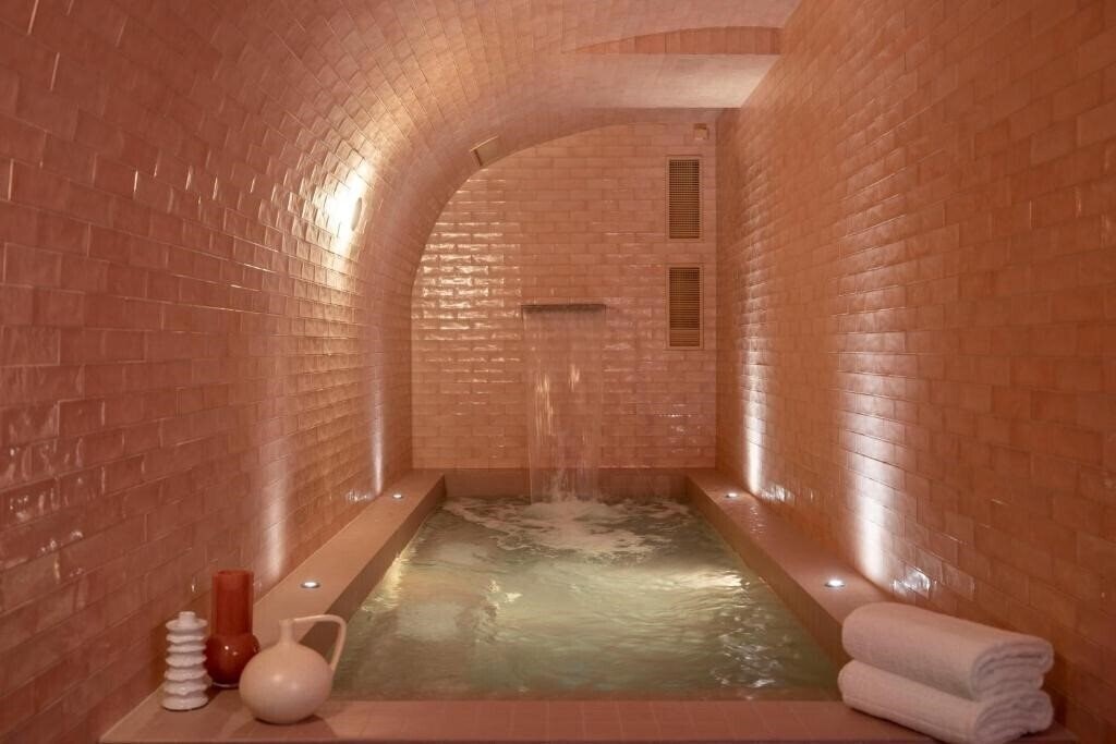 Картинка Le Petit Oberkampf Hotel & SPA 4*