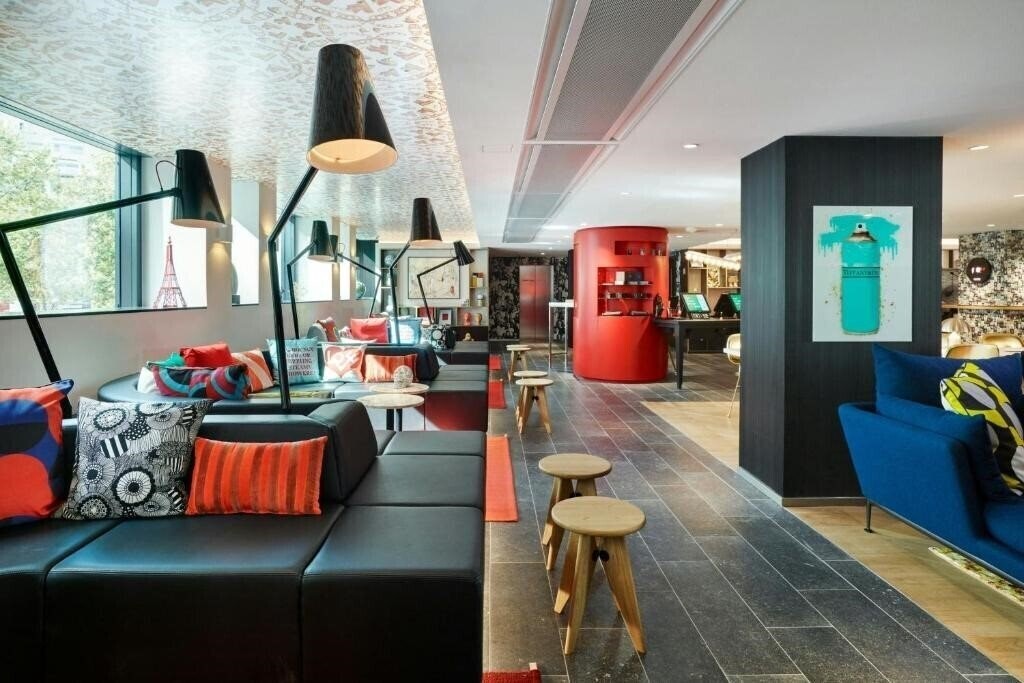 Готель Citizenm Paris Champs-Elysees 4*