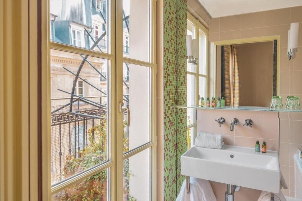 Фотография Le Petit Paris 4*