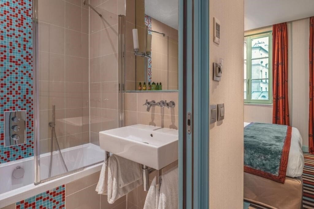 Картинка Le Petit Paris 4*