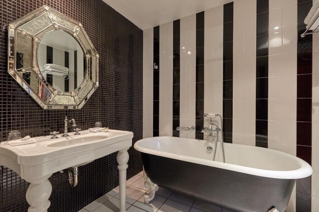 Изображение Hotel Du Petit Moulin 4*