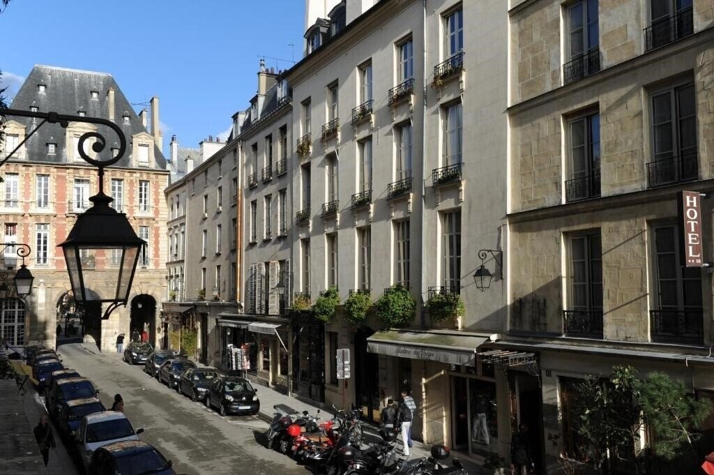 Готель Boutique Hotel De La Place Des Vosges 3*