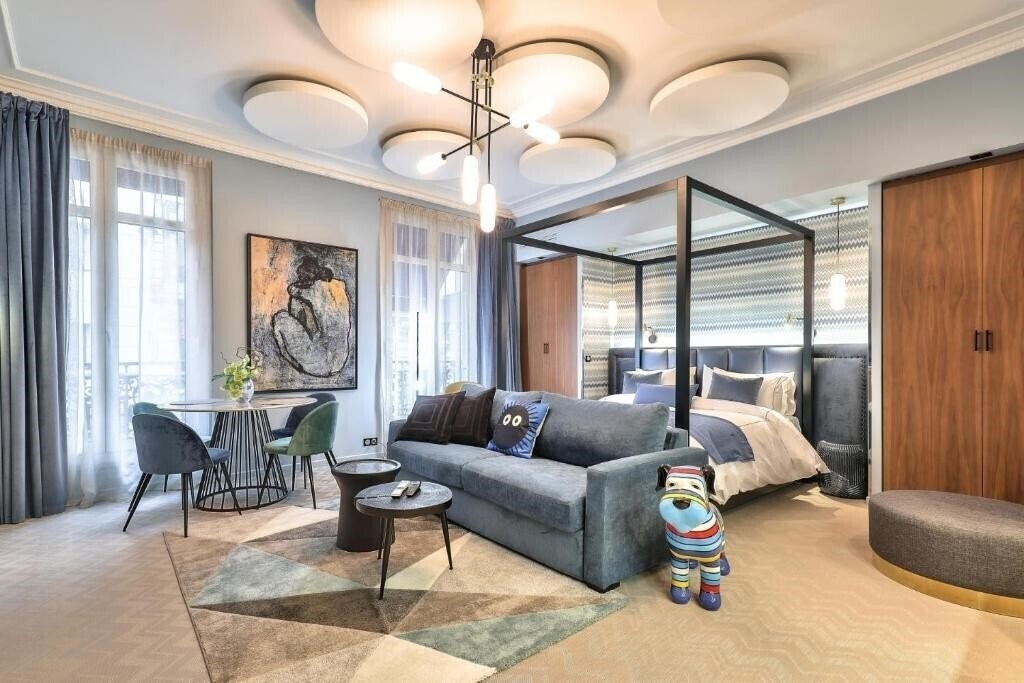 Отель Hotel 33 Marbeuf 4*