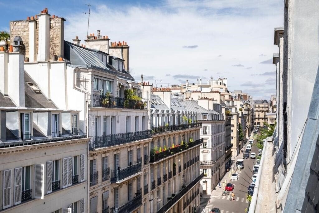 Отель Hotel Des Champs-Elysees 4*