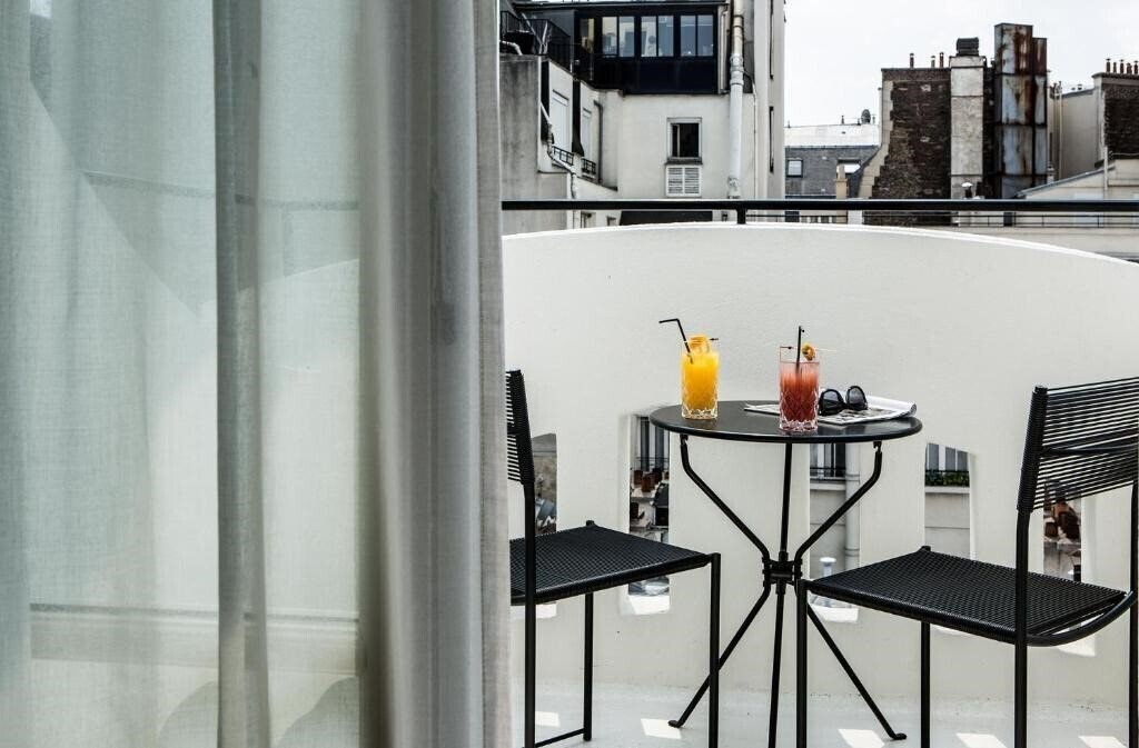 Изображение Du Rond Point Des Champs Elysees 4*