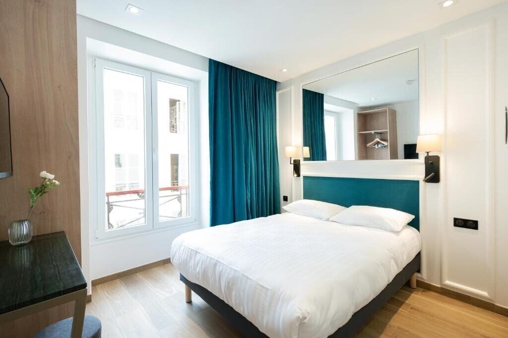Отель Hotel Au Coeur Des Arts & Metiers 3*