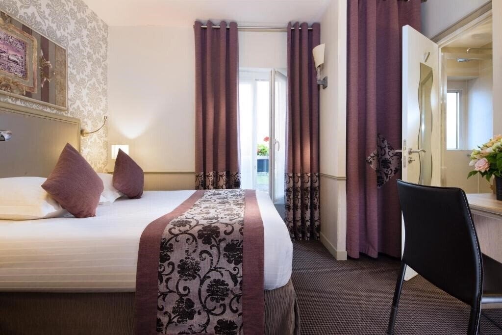 Отель Monceau Wagram 4*