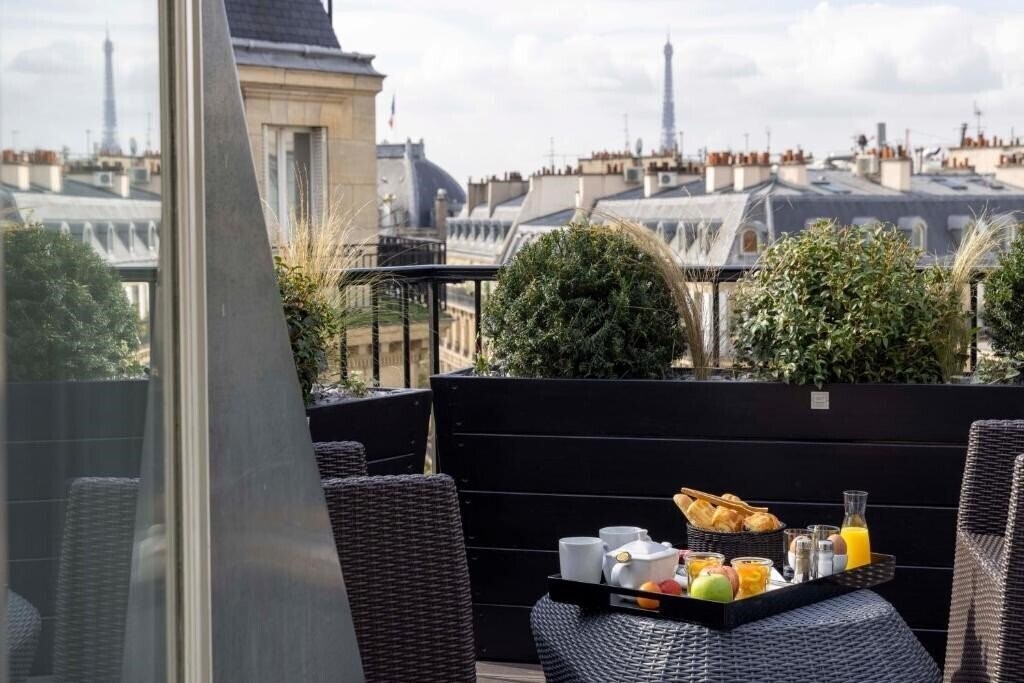 Отель Le 12 Hotel 4*
