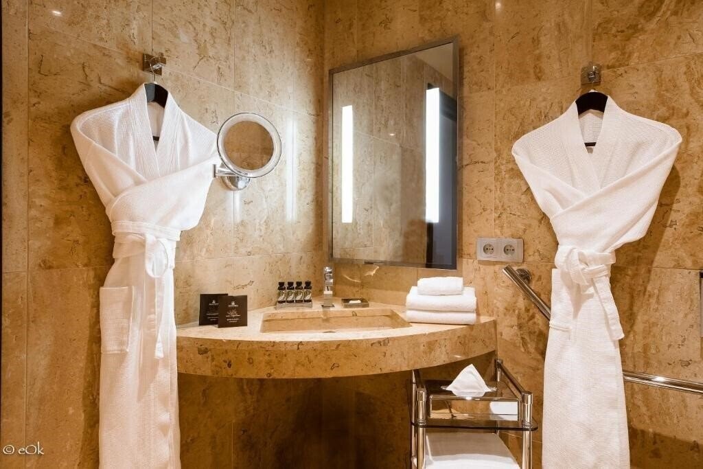 Фото B Montmartre 4*