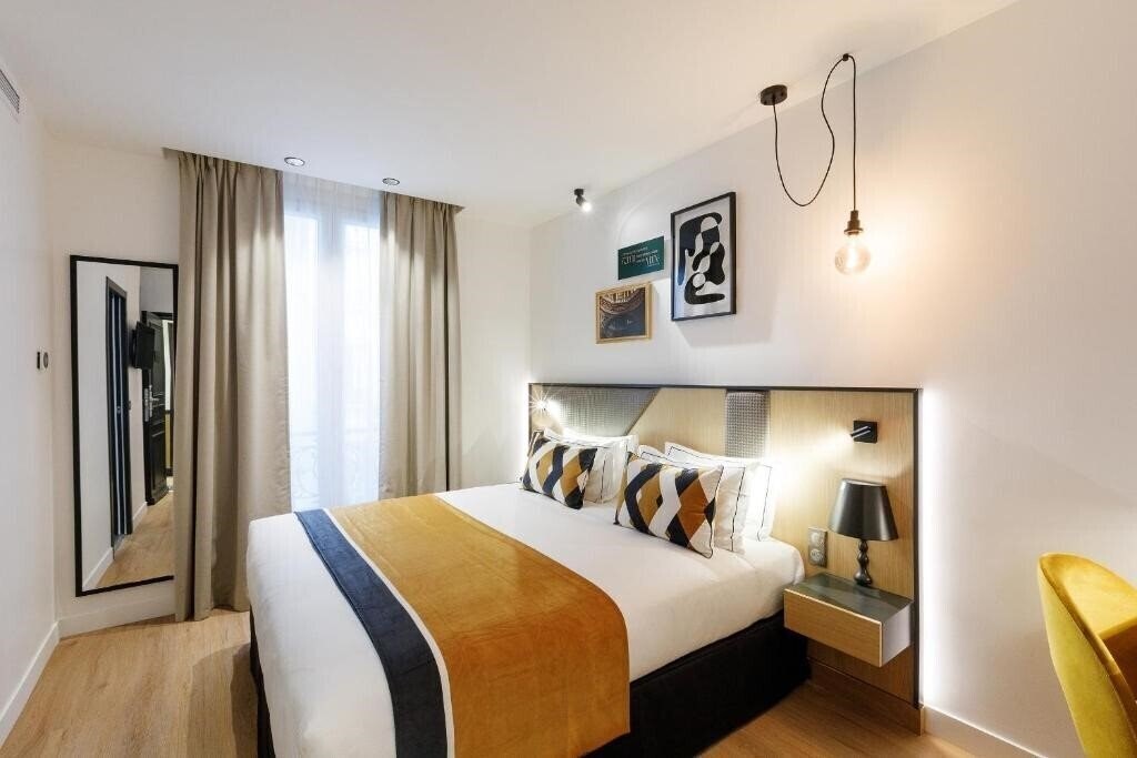 Отель Star Champs-Elysees 4*